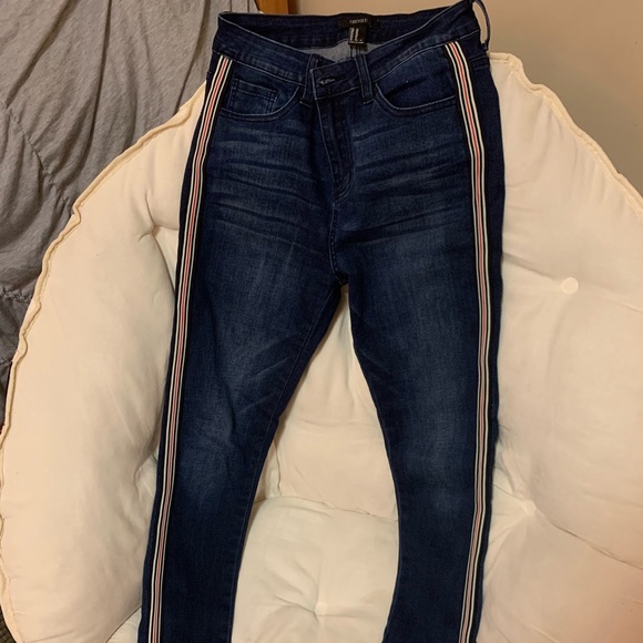 High-Rise Striped Skinny Jeans - Picture 3 of 5